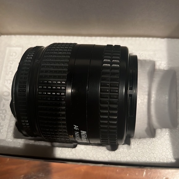 Nikon Nikkor Zoom 28-70mm/f3.5/d4.5 Lens - Picture 4 of 5